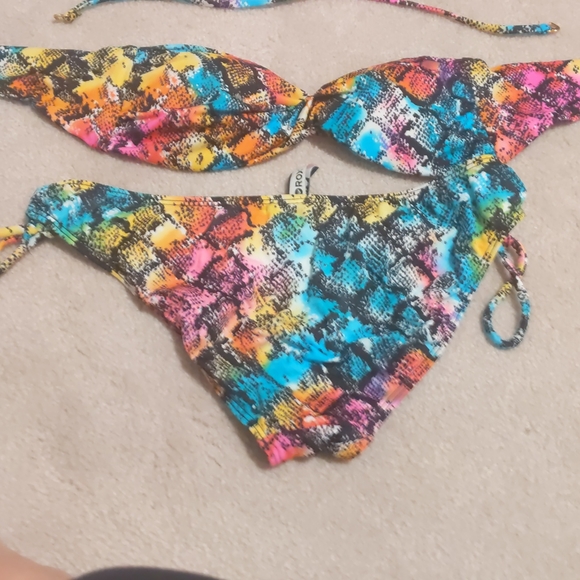 Multicoloured Roxy bikini size small - Picture 3 of 3